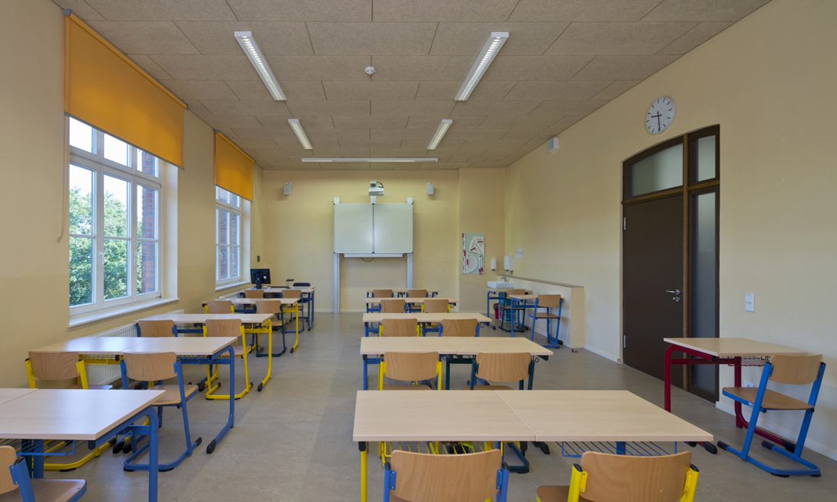 Copyright Michael Miltzow 2018 Ev Gym MGN AUG4910a.jpg